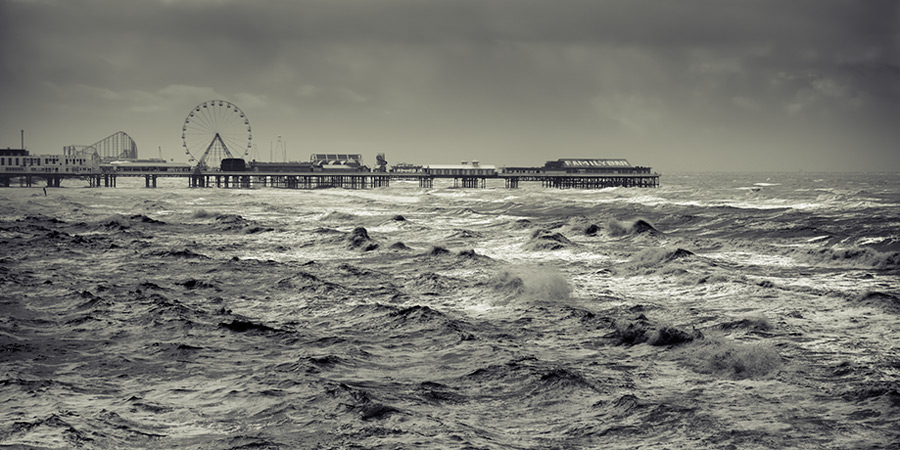 the cruel sea / 2x1 + piers [Central pier] + fylde coast [scenic]